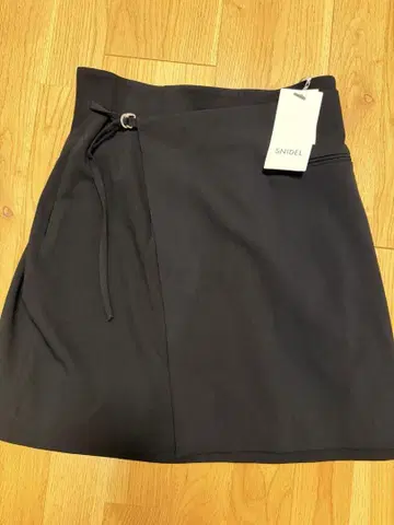 택 포함 snidel 24SS 랩 스커트 숏 팬츠 블랙