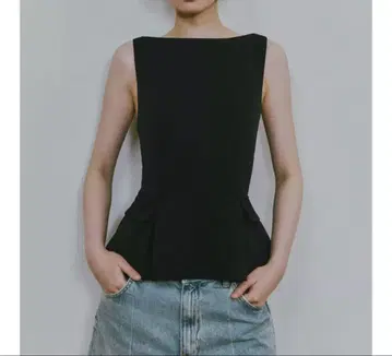 [ 택 포함 새상품 ] ZARA 페플럼 상의 네이비