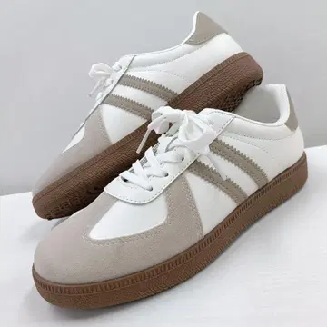 새상품 여성용 24.0cm 저먼 트레이너 스니커즈 연한 갈색 3467W