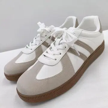 새상품 여성용 24.5cm 저먼 트레이너 스니커즈 연한 브라운 3467W