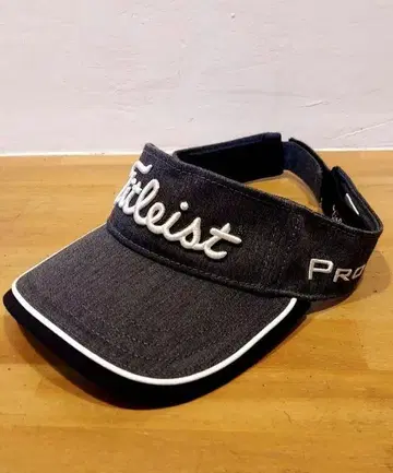 Titleist Pro V1 바이저 다크 그레이