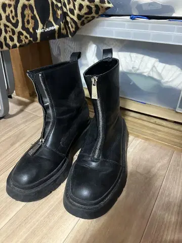 블랙 가죽 통굽 부츠 지퍼 디자인