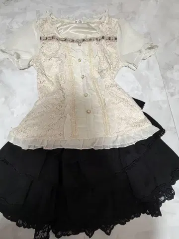 axes femme 프릴 블라우스 페어리 그런지