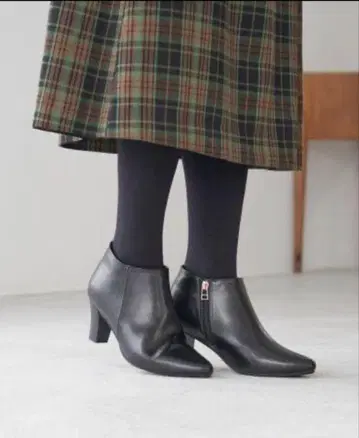 미사용 새상품 로페피크닉 파사주 앵클 부티 블랙
