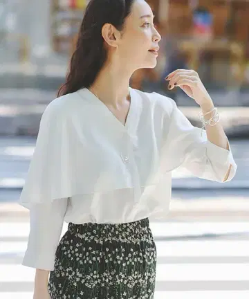 INDIVI 빅 사이즈 화이트 컬러 블라우스 시착만 한 상품 19호