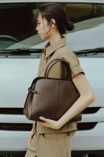 [새상품급] ZARA 다크 브라운 가죽 토트백