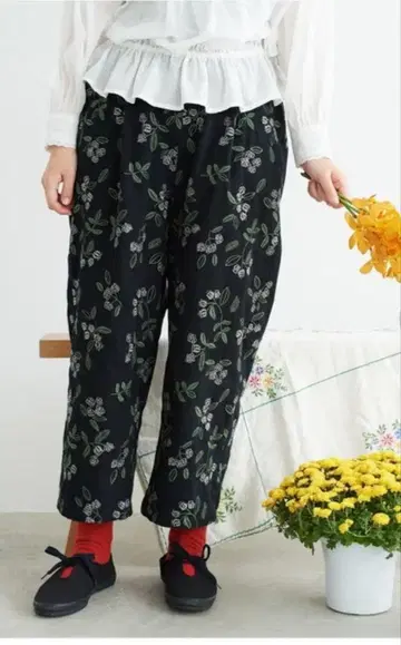 샹브르 드 샤름 히메이치고노키 자수 짧은 팬츠 블랙