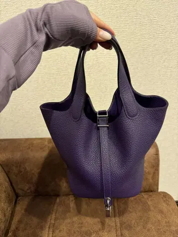 새상품급 퍼플 가죽 버킷형 핸드백