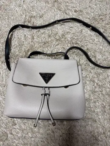GUESS 화이트 숄더백