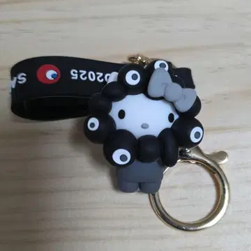 오사카 간사이 엑스포 키티 산리오 미야쿠미야쿠 키링 블랙 미야쿠미야쿠
