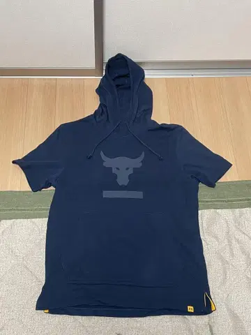 UNDER ARMOUR 프로젝트 락 반팔 후드티 언더아머