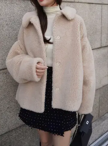 HYEON 헤욘 ted cape beige