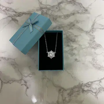 sassy angel snow flower necklace 실버