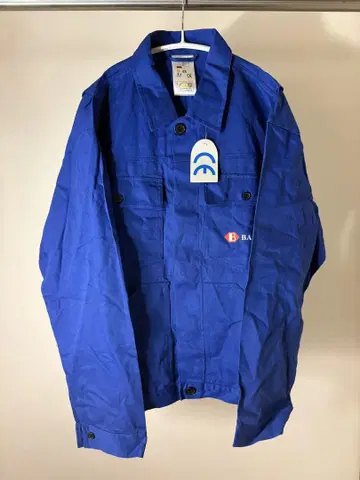 파란 버튼 달린 자켓 D48