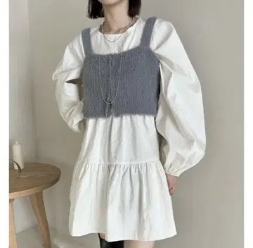 화이트 티어드 긴팔 셔츠