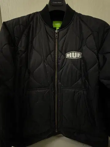 HUF 퀼팅 자켓 블랙