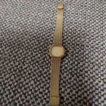 SEIKO 골드 스퀘어형 메쉬 밴딩 시계