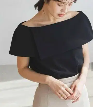 새상품급 NOBLE 오프숄더 상의 블랙 프리