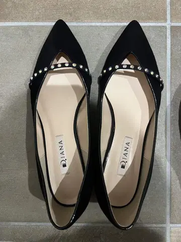 DIANA 블랙 스틸레토 펌프스 로우힐 24cm