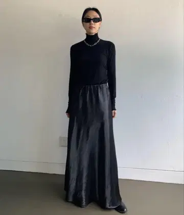 [ Didot.showroom ] 샤이니 새틴 플레어 스커트