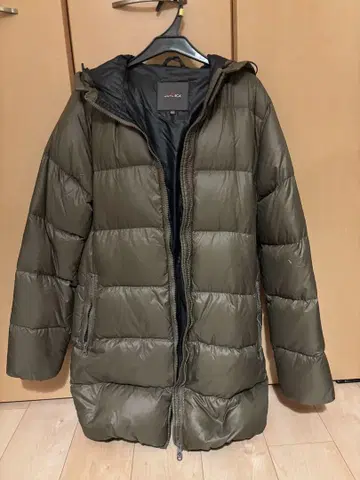 듀베티카 올리브 그린 후드 부착 롱 다운 자켓