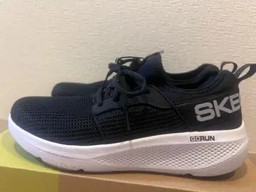 SKECHERS GOrun 네이비 스니커즈