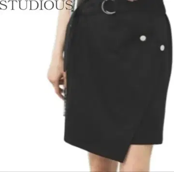 STUDIOUS 블랙 랩 미니 스커트