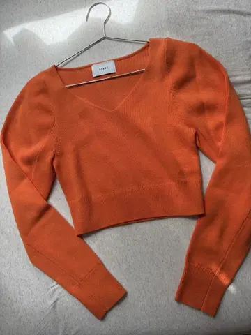 CLANE 오렌지 V넥 크롭 니트 사이즈 1