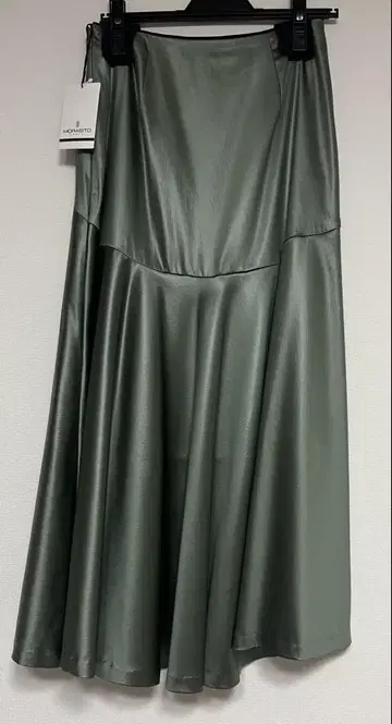 최종 가격 가격 인하 모라비토 스펠 새틴 플레어 스커트