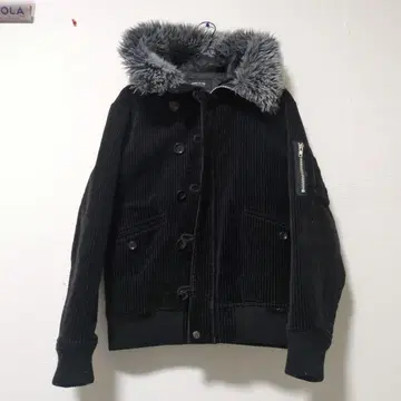 퍼 달린 블랙 자켓 y2k