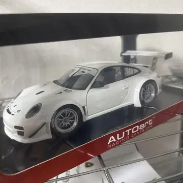 레어 1/18 오토 아트 포르쉐 911 GT3 R 2010