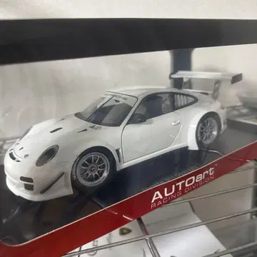 한정판 레어 1/18 오토아트 포르쉐 911 GT3 R 2010