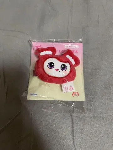 TWICE gigo 한정판 채영 빨간색 캐릭터 얼굴 봉제 인형 헤어핀
