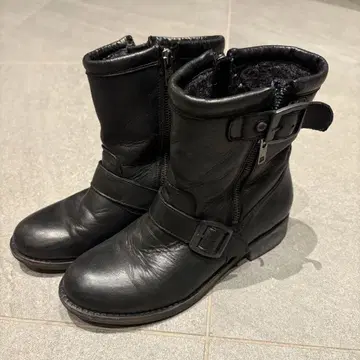 블랙 가죽 샷 부츠