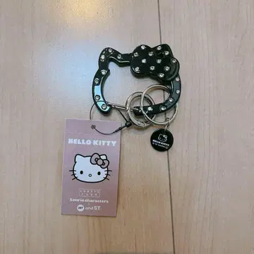로리즈팜 헬로키티 me% 퀼팅 카라비너
