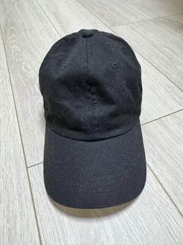 심플한 블랙 캡