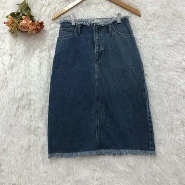 로리즈팜 컷오프 데미지 데님 타이트 스커트 [ M ] 무릎 기장 면