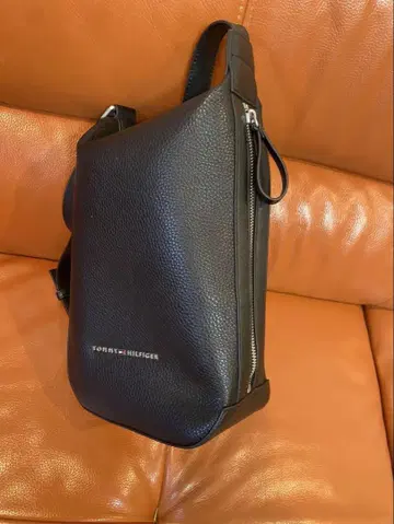 TOMMY HILFIGER 블랙 숄더백