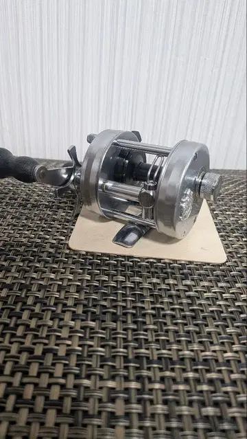 새상품급 ABU 2500c 아부 2500c 아부가르시아 77년 6월 제조