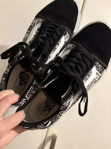 VANS 블랙/화이트 스니커즈