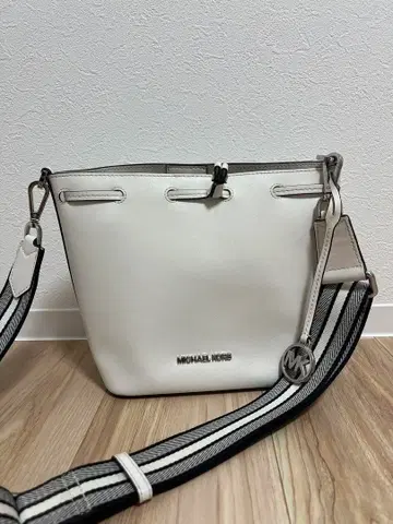 MICHAEL KORS 화이트 숄더백