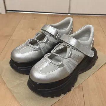 Heather 레이스업 플랫 스니커즈 Lsize