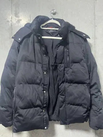 AZUL by moussy 블랙 다운 자켓 후드 부착