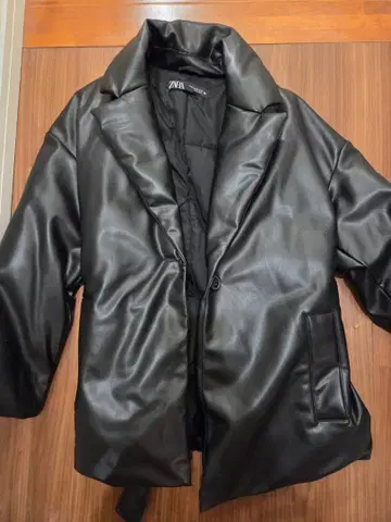 ZARA 블랙 합성 피혁 자켓