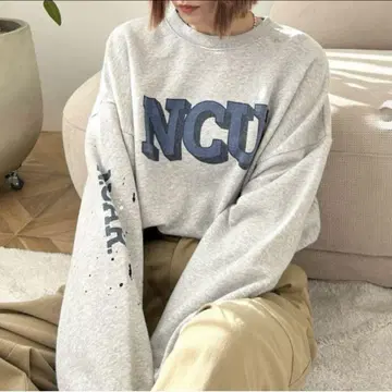 루즈 실루엣 로고 맨투맨