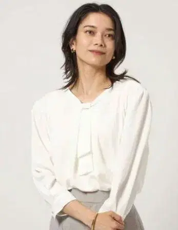 [ 미사용 새상품 ] 그린 라벨 릴랙싱 참 & 보타이 7부 소매 블라우스