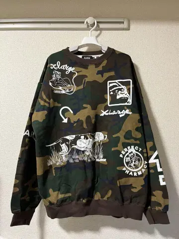 Xlarge 카모 패턴 그래픽 트레이닝복