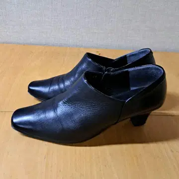 블랙 가죽 힐 포함 부티 갑이 깊은 앵클부츠 25cm