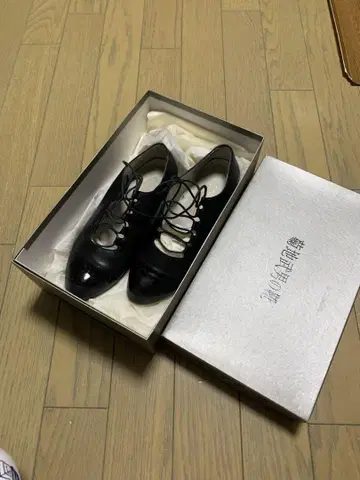 키쿠치 타케오 블랙 가죽 레이스업 슈즈 중간 힐
