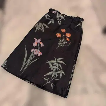 새상품급 보타니컬 비비안 탐 멋진 스커트